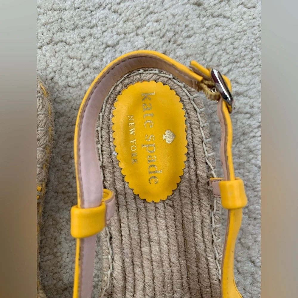 Kate Spade Women’s Size 6.5 Tropical Pineapple Bonnie Sandals Beachy Flats